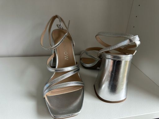 B.P.C sandały srebrne na wysokim obcasie ^41