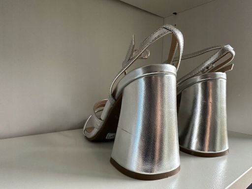 B.P.C sandały srebrne na wysokim obcasie ^41