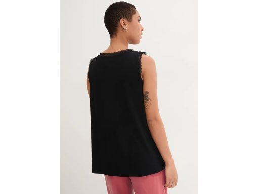 B.P.C top z wiskozy czarny z koronką 48/50.