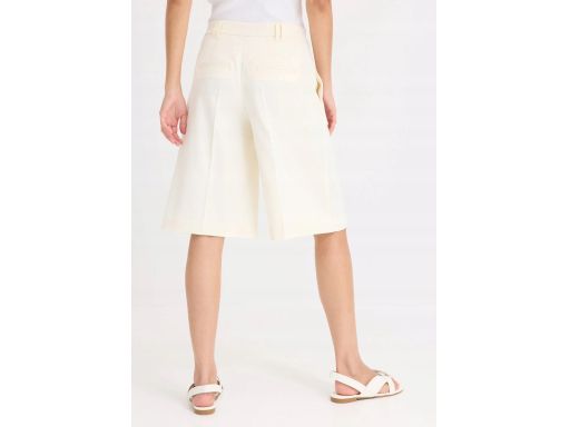 B.P.C eleganckie spodenki w kant ecru r.52