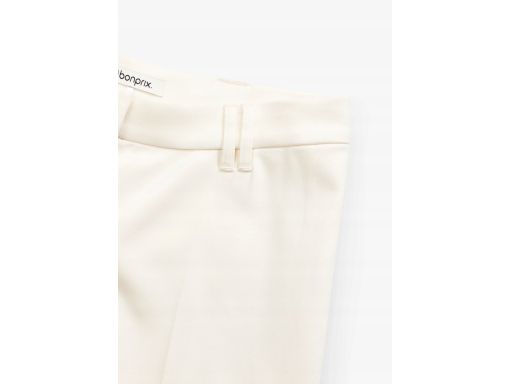 B.P.C eleganckie spodenki w kant ecru r.52