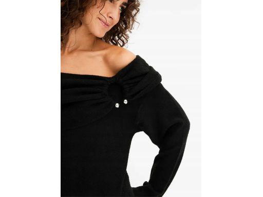 B.P.C sweter czarny z dekoltem carmen 40/42.