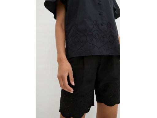 B.P.C czarna bluzka koszulowa z haftem 50.