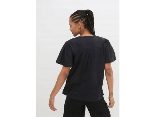 B.P.C czarna bluzka koszulowa z haftem 50.