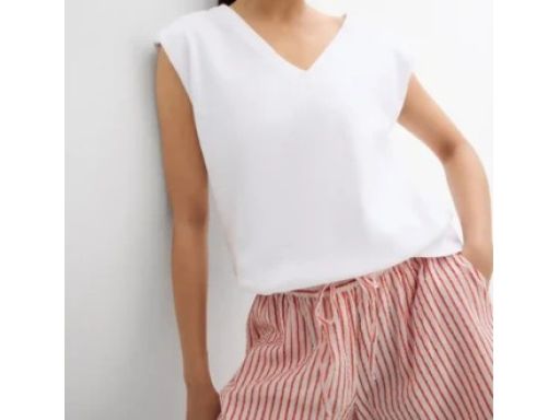 B.P.C t-shirt damski biały bez rękawów z dekoltem w serek 44/46.