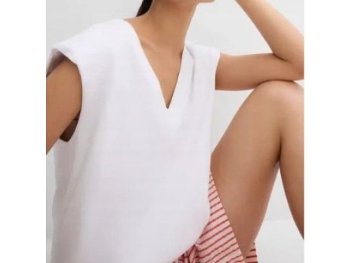 B.P.C t-shirt damski biały bez rękawów z dekoltem w serek 44/46.