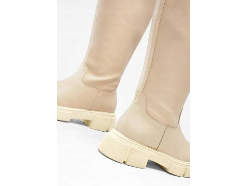 B.P.C kozaki beżowe na grubej podeszwie ^42