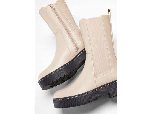 B.P.C krótkie kozaki beżowe na grubej podeszwie r.39