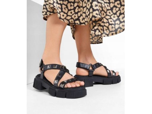 B.P.C sandały na platformie czarne z ćwiekami ^37
