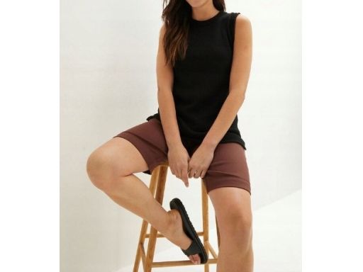 B.P.C top dzianinowy czarny bez rękawów r.36/38