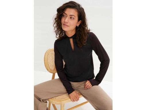 B.P.C czarna bluzka satynowa z marszczeniem 36/38.