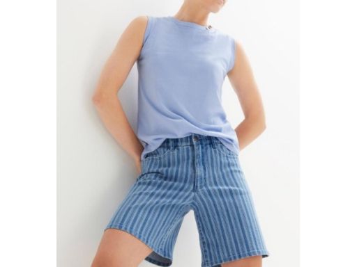 B.P.C top niebieski z guziczkami przy dekolcie 40/42.