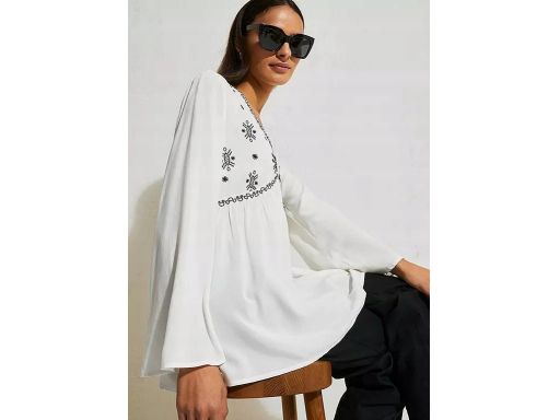 B.P.C bluzka biała z czarnym haftem boho 34.