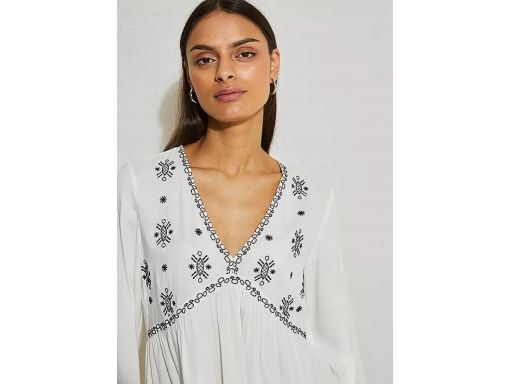 B.P.C bluzka biała z czarnym haftem boho 34.