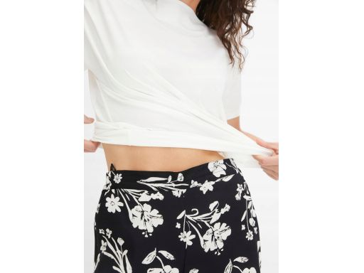 B.P.C biała bluzka z marszczeniem na ramionach ^48/50