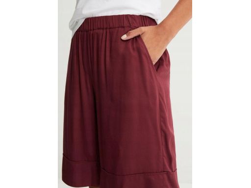 B.P.C bordowe bermudy wiskozowe r.50