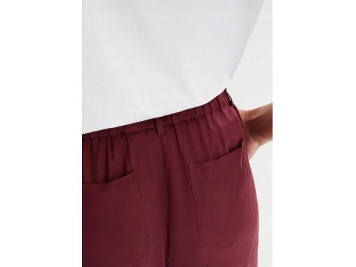 B.P.C bordowe bermudy wiskozowe r.50