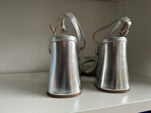 B.P.C sandały srebrne na wysokim obcasie ^39