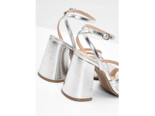 B.P.C sandały srebrne na wysokim obcasie ^39
