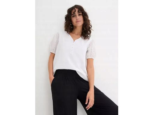 B.P.C t-shirt damski biały z rękawami z ażurowym haftem 36/38.