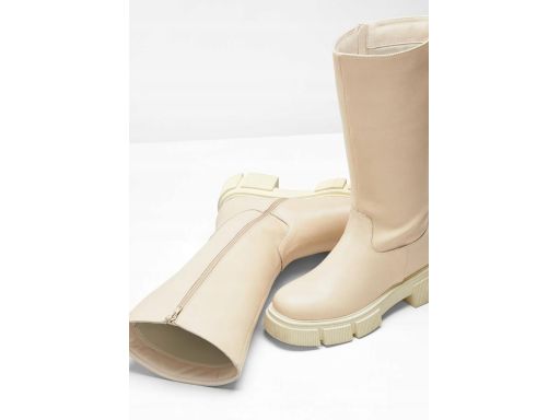 B.P.C kozaki beżowe na grubej podeszwie r.38