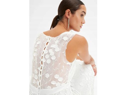 B.P.C suknia ślubna z siateczkowego materiału z aplikacją z kwiatuszkó