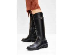 B.P.C kozaki czarne z ozdobnymi klamrami 41.