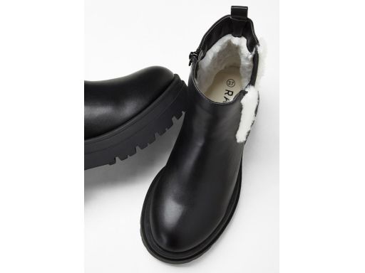 B.P.C czarne botki z eko skóry na grubej podeszwie z futerkiem 39.
