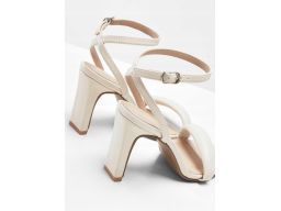 B.P.C sandały beżowe na obcasie eko skóra r.40