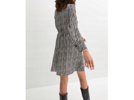 B.P.C sukienka satynowa we wzory czarno-biała r.48