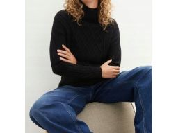 B.P.C sweter czarny dłuższy z warkoczami i stójką 36/38.