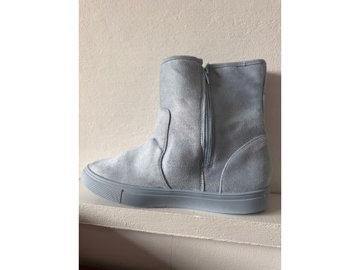 B.P.C botki damskie jasnoniebieskie eko zamsz z kożuszkiem ^40