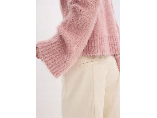 B.P.C włochaty sweter różowy z przędzy piórkowej 32/34.