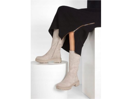 B.P.C kozaki beżowe na grubej podeszwie 41.