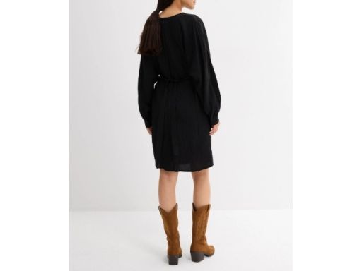 B.P.C. sukienka strukturalna czarna z paskiem 50.