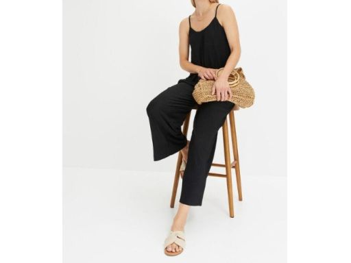 B.P.C kombinezon krepowany czarny na ramiączka 48/50.