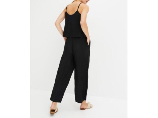 B.P.C kombinezon krepowany czarny na ramiączka 48/50.