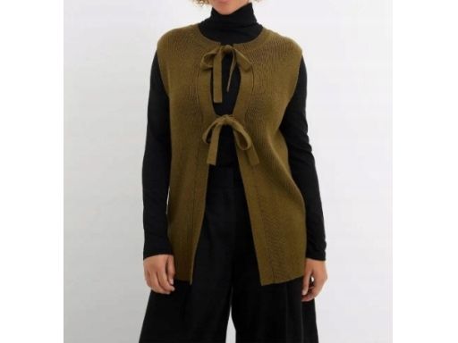 B.P.C kamizelka dzianinowa damska oliwkowa ciemna z wiązaniem 36/38.