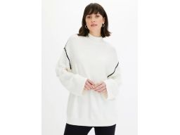B.P.C sweter dzianinowy śmietankowy z czarnymi wstawkami 40/42.