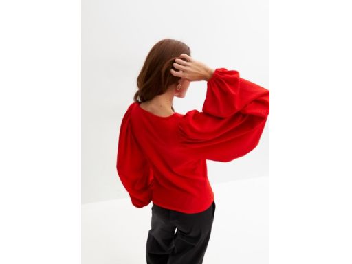 B.P.C bluzka truskawkowa z krepy szerokie rękawy 36/38.