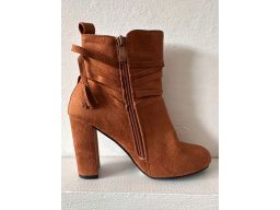 B.P.C brązowe botki na obcasie eko zamsz z paskami 39.