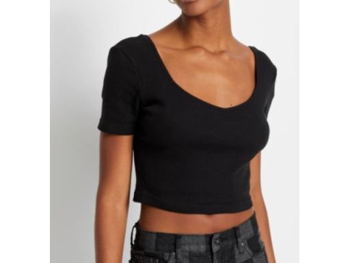 B.P.C krótka bluzka czarna prążkowana 40/42.