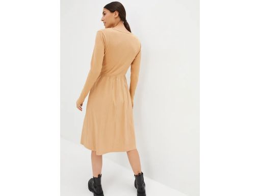 B.P.C sukienka beżowa z różnych materiałów midi r.46