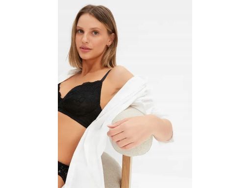 B.P.C biustonosz mięki bez fiszbin czarny koronkowy ^85D