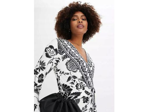 B.P.C kombinezon biały z czarnym nadrukiem r.44/46