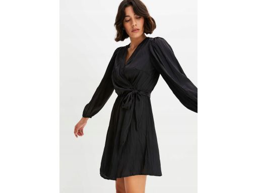 B.P.C kopertowa sukienka satynowa czarna r.50