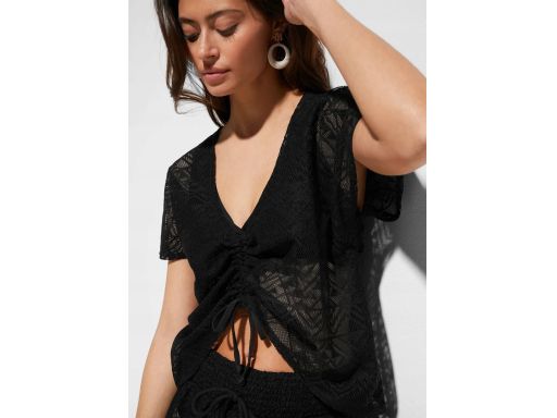 B.P.C plażowy top czarny z koronki 40/42.