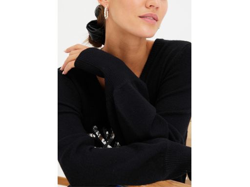 B.P.C sweter świąteczny czarny w serek z nadrukiem 3D 40/42.