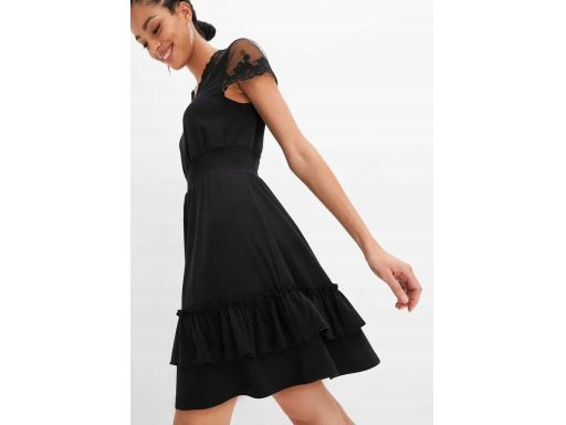 B.P.C czarna sukienka z koronką i falbankami 32/34.