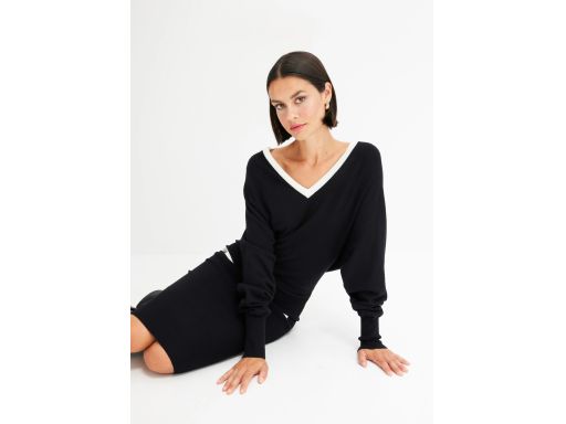 B.P.C sukienka dzianinowa czarna z białym wykończeniem r.36/38